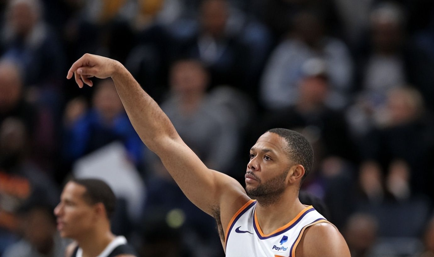 深圳队球员表现抢眼，备受瞩目的简单介绍